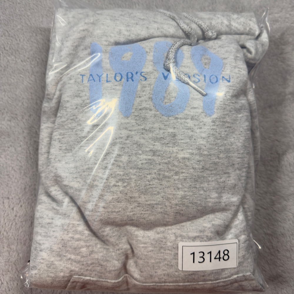 Taylor Swift 1989 Taylor's Version Hoodie Medium Gray Blue Tracklist Merch - Picture 10 of 10